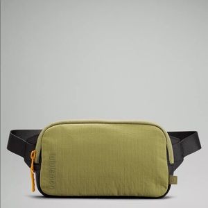 New With Tag lululemon Everywhere Mini Belt Bag Bronze Green/Black